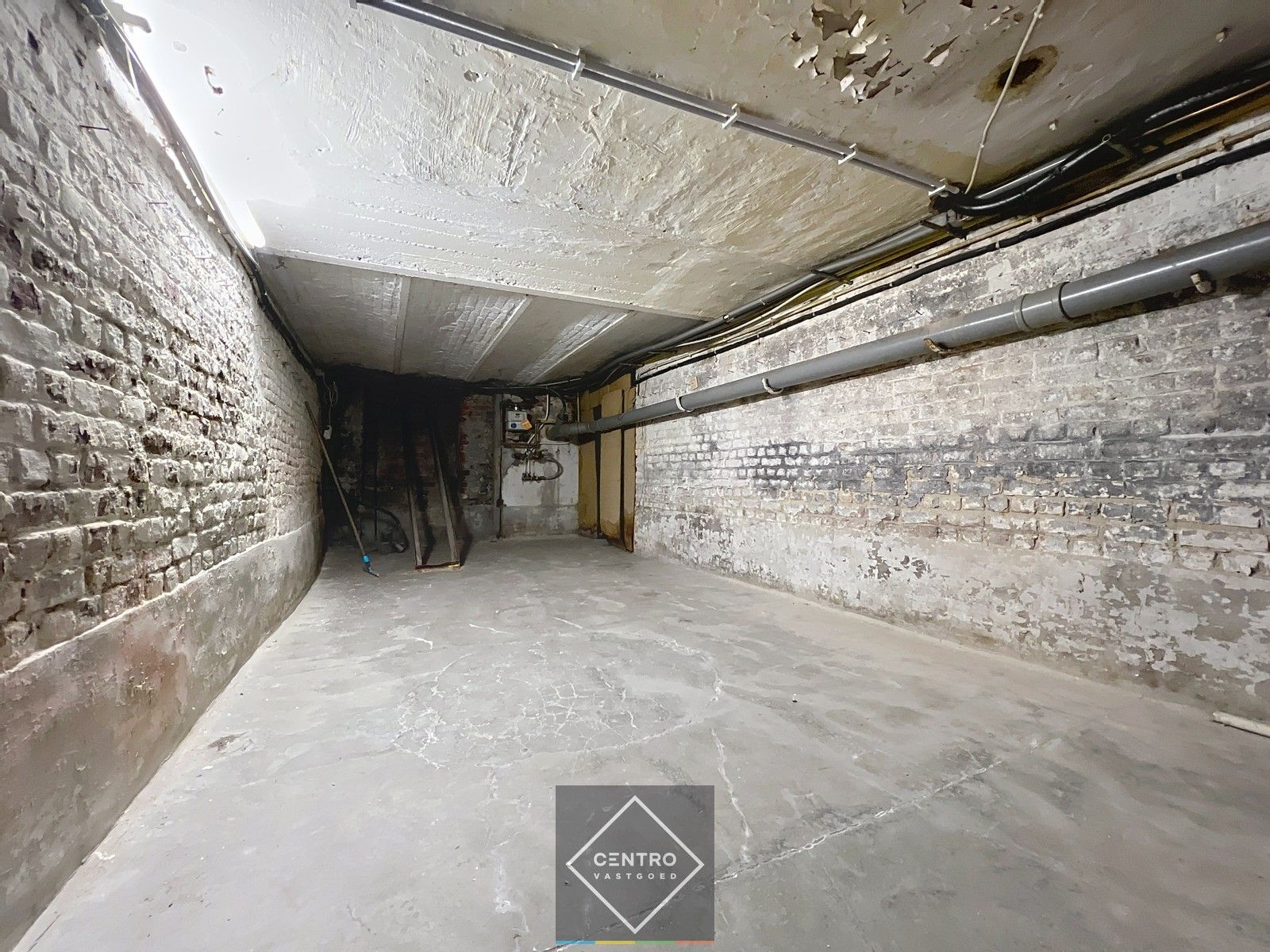 Ruim instapklaar handelspand met te renoveren woning (vroeger café Comodo en ook café Mozart) op de Grote Markt (Izegem) ! foto 33