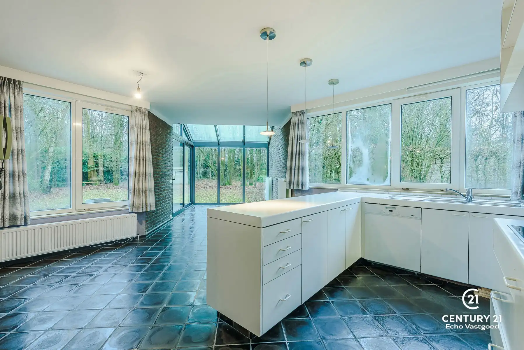 Ruime villa op zonnig perceel v. 2789m² in villawijk De Lint foto 12