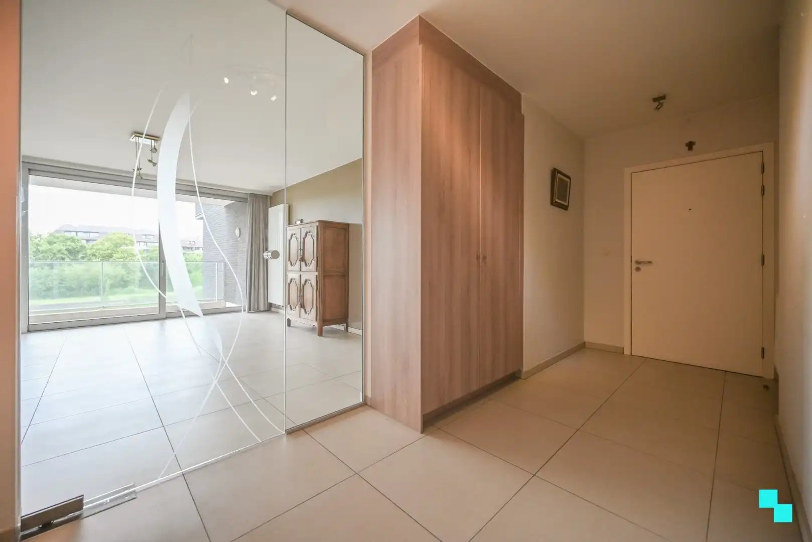 Riant 3-slaapkamerappartement met zicht op de vaart te Izegem foto 3