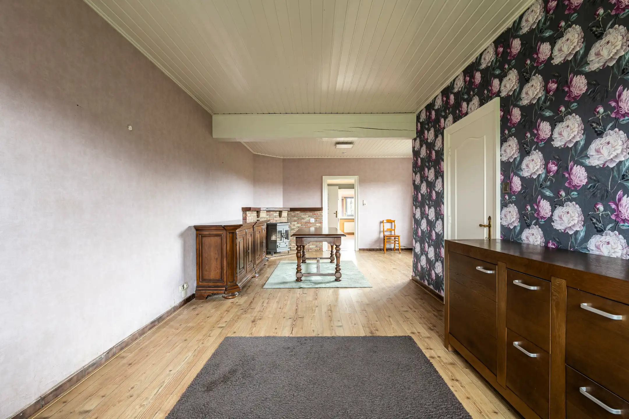  Half open woning met garage/bijgebouw op 610 m² grond. foto 3