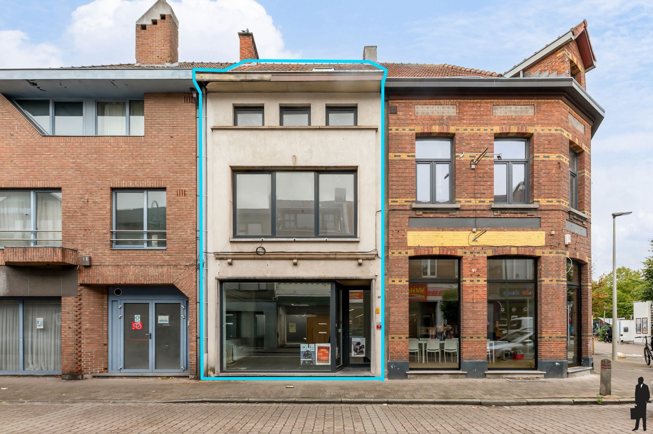 Handelsgelijkvloers met gerenoveerde triplex in het centrum! foto {{pictureIndex}}
