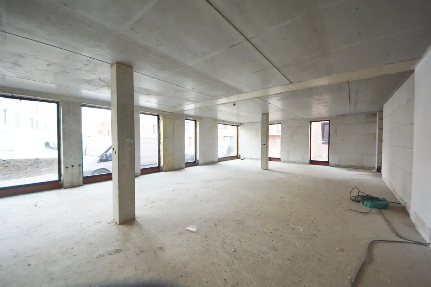 NIEUWBOUW (A.01)MULTIFUNCTIONEEL GELIJKVLOERS PIER KORNEL NABIJ KINE, ARCHITECT, SOEPBAR EN ADVOCAAT foto 7