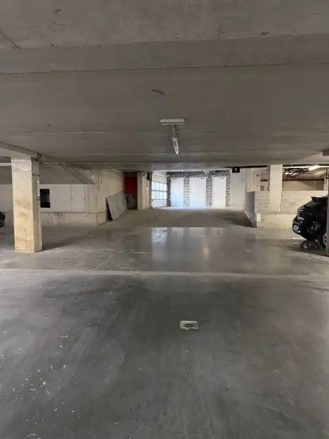 Overdekte staanplaats in Residentie Hofstede te Emelgem. foto 2