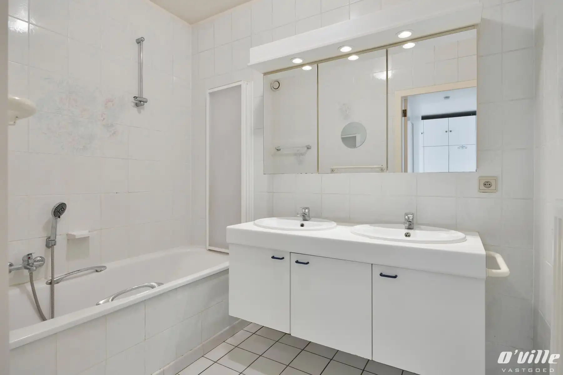 Gezellig en instapklaar 2-slaapkamerappartement met garagebox foto 11