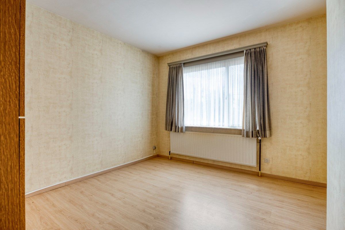 Ruim ingedeelde gelijkvloers woning met 4 slpks en bijgebouw/stal op 32 are foto 18