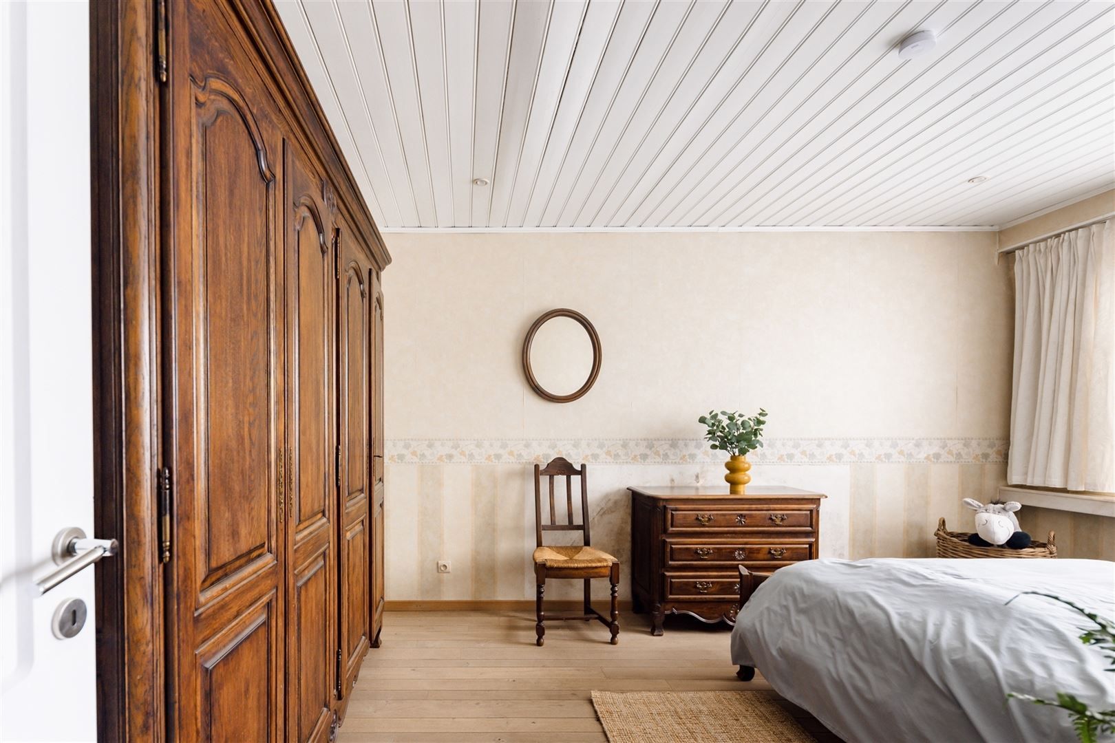 Woning met GIGANTISCHE garage/atelier/opslag en tuin foto 16