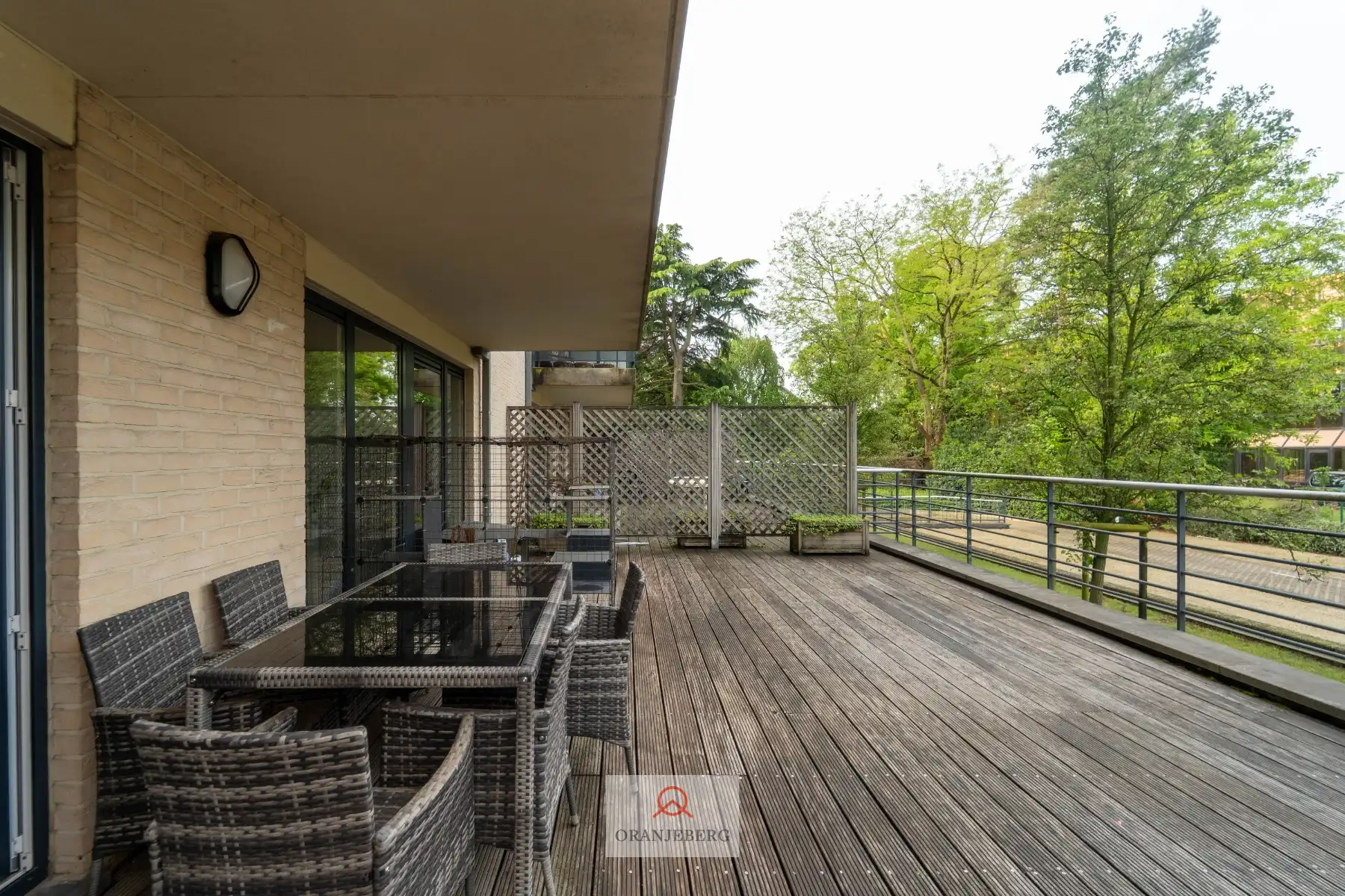 Gelijkvloers 3 slpk appartement met groot terras vlakbij Station foto 16