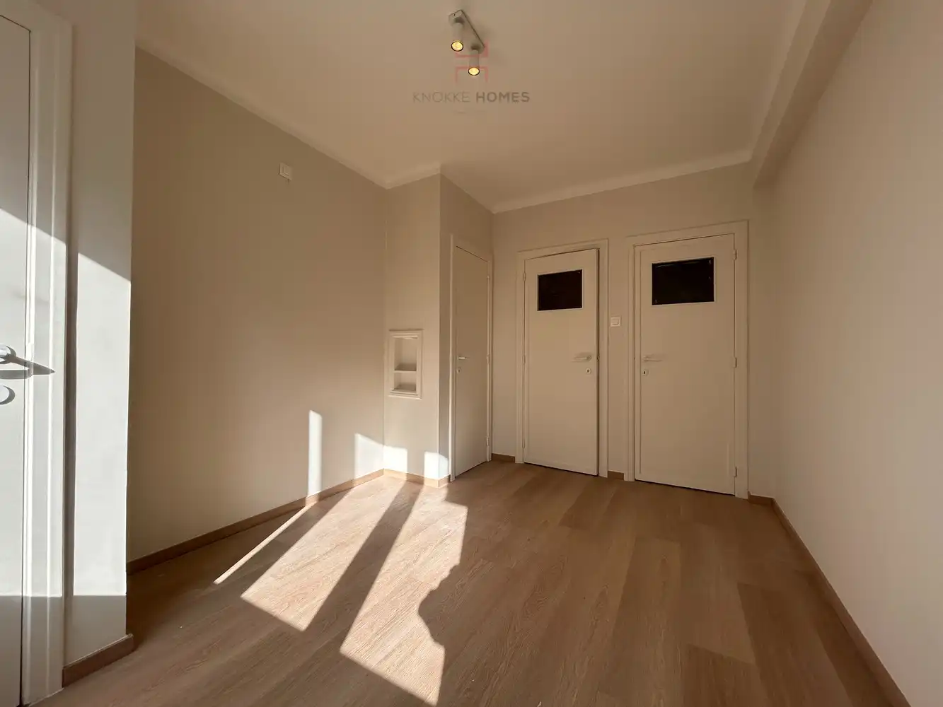 Volledig gerenoveerd twee slaapkamer appartement met zijdelings zeezicht foto 8