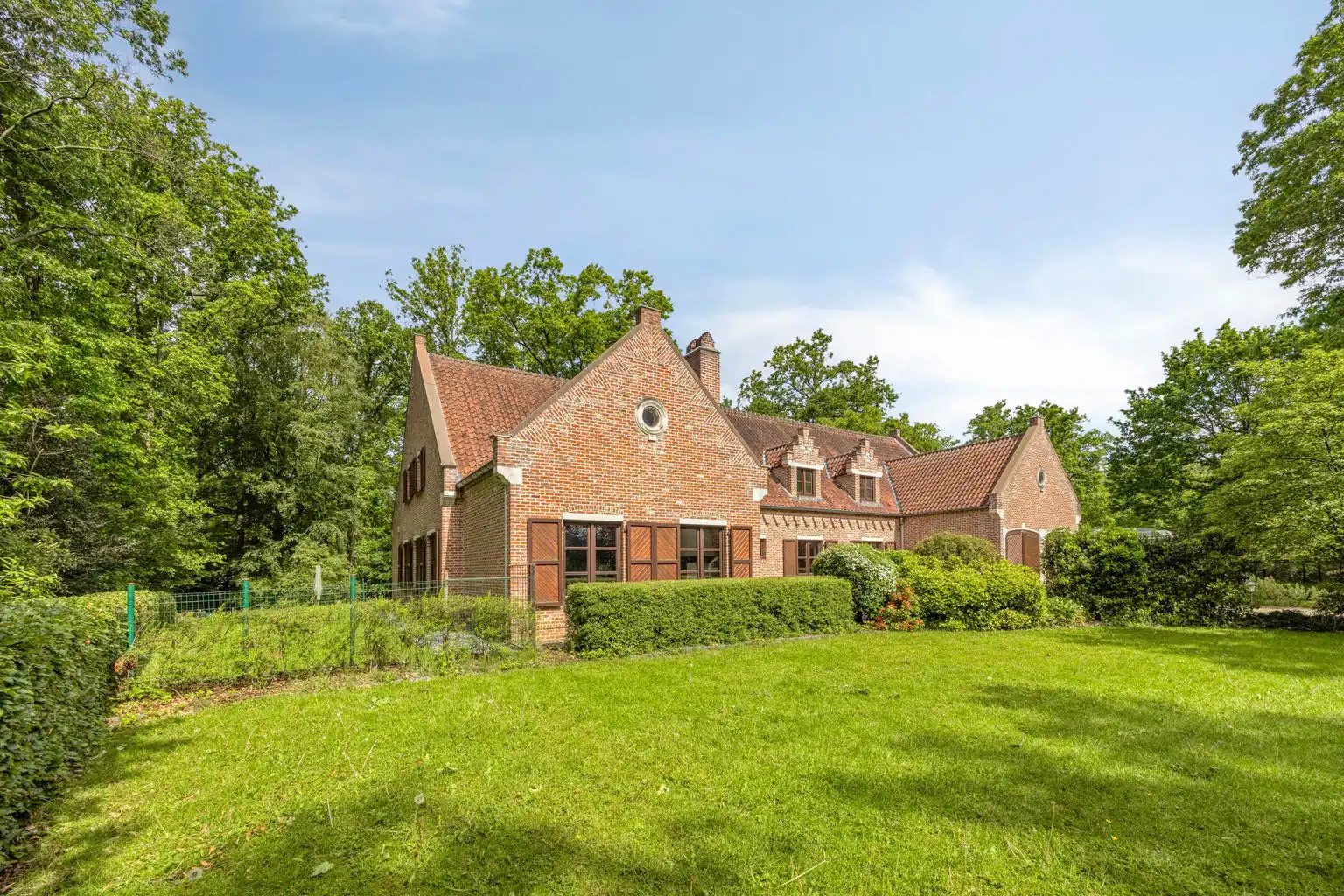 Prachtige en kwalitatieve woning op toplocatie in Linden foto {{pictureIndex}}