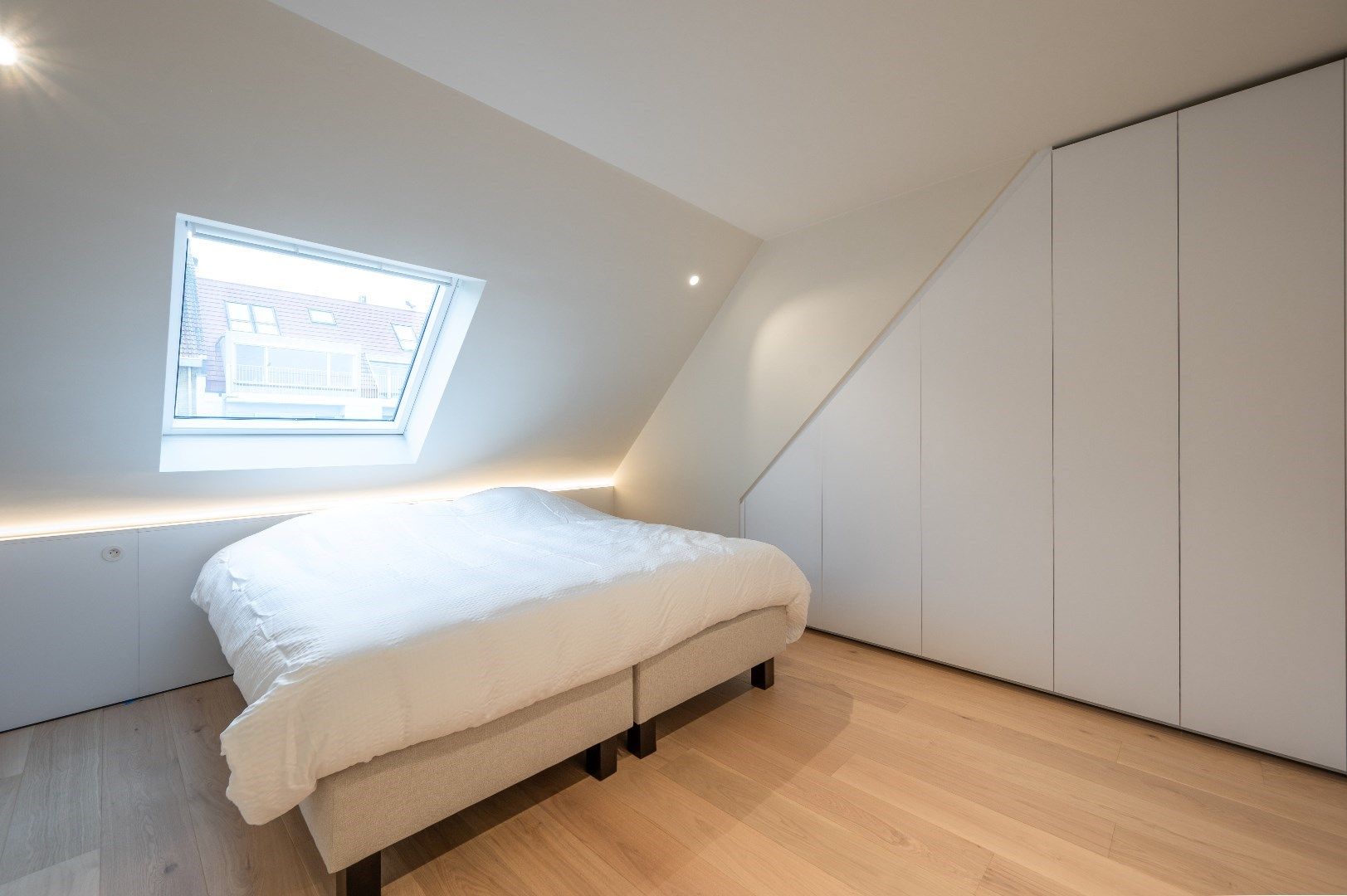 Luxueus afgewerkt duplex dakapp. met open zicht over de villa's van het Zoute, gelegen in het centrum van Knokke. Garage te koop foto 23