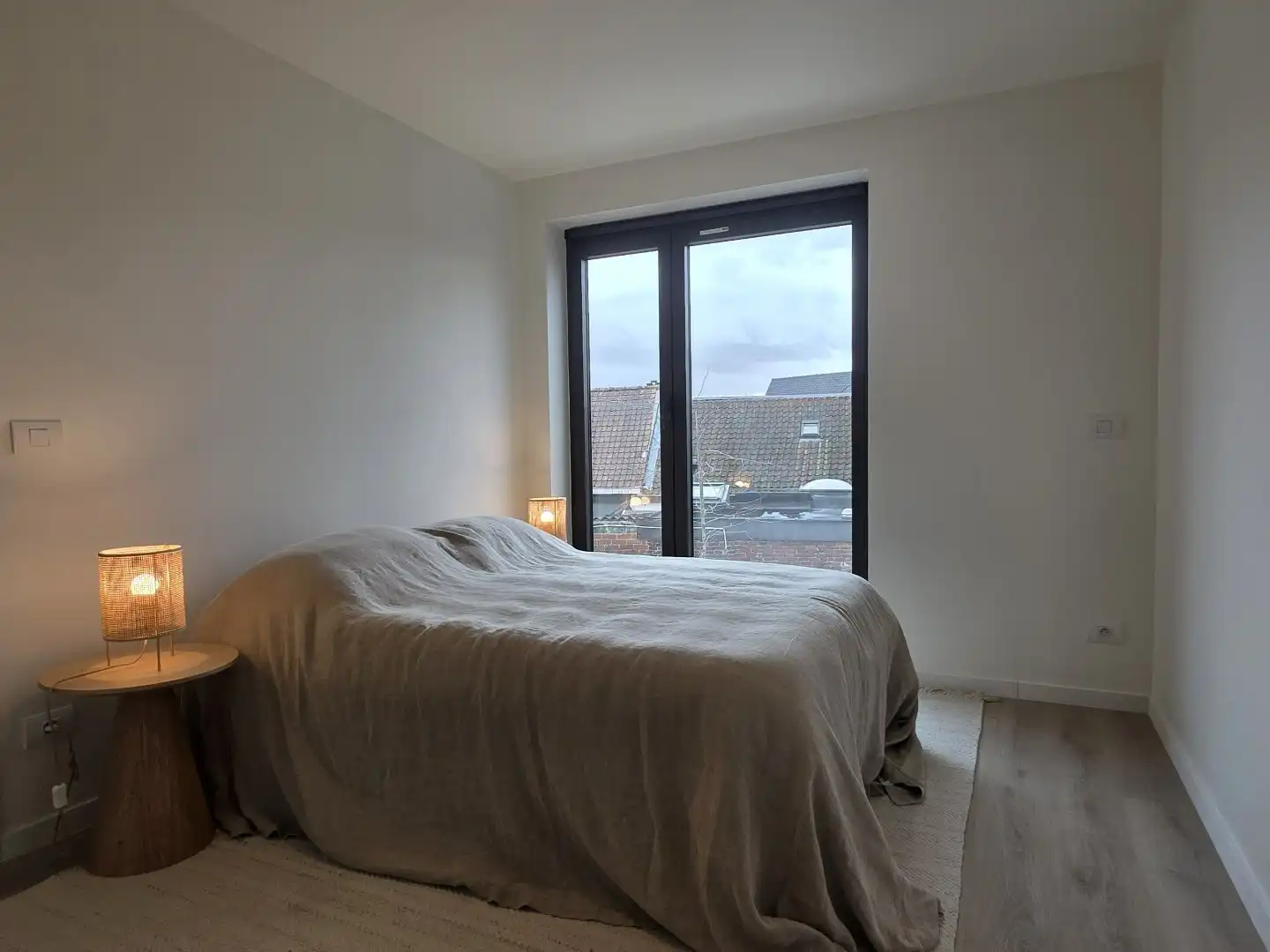 Nieuwbouwwoning E-peil 5 met terras en grote aangelegde tuin, gelegen in het woonproject Lijstergalm in Kuurne. foto 9