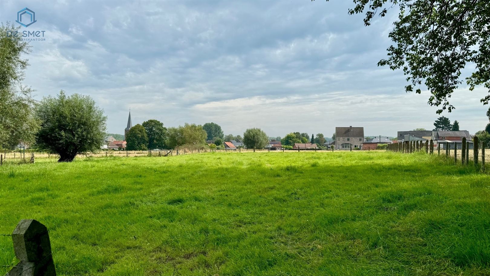 Uitgestrekte Weide van 2,37 Hectare foto 1