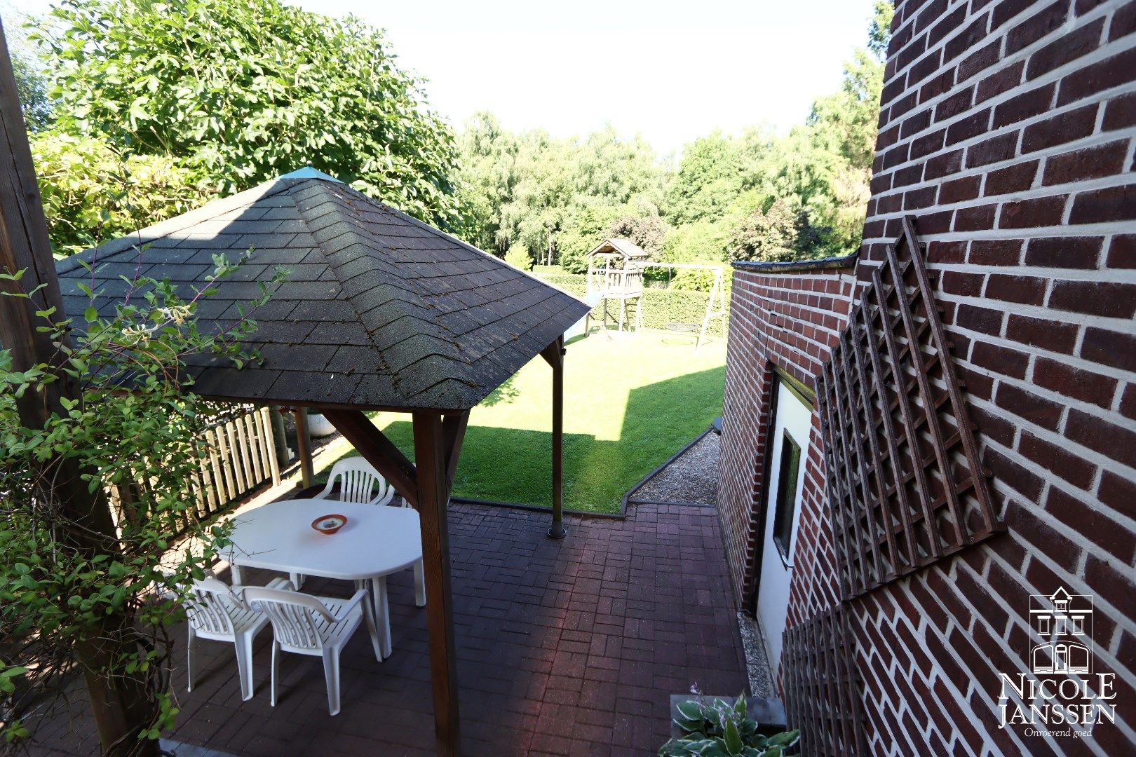 Compleet gerenoveerde charmante gezinswoning met tuin foto 21