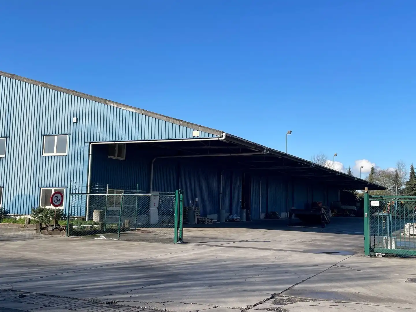 Kantoorgebouw met optie opslagfaciliteiten te Essen foto 2