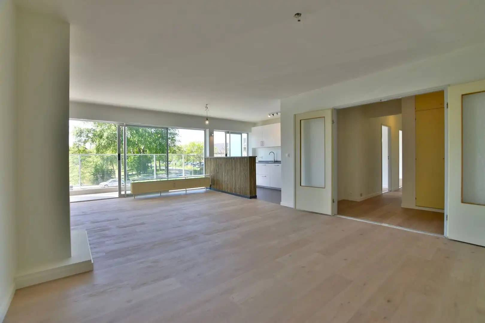 Stijlvol vernieuwd appartement met uniek zicht op de Brusselse Forten foto 2