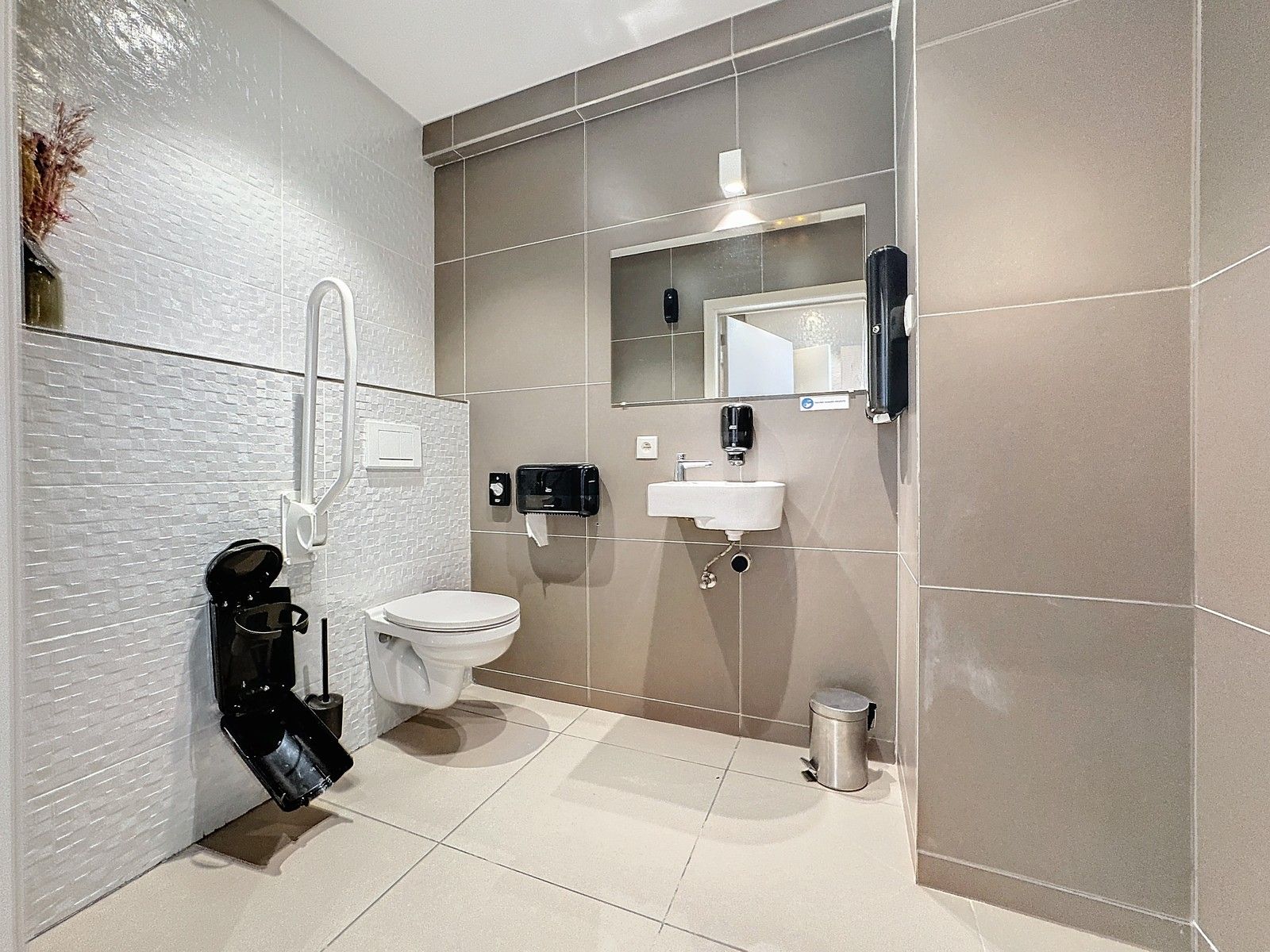 Uniek & exclusief aanbod: instapklaar (zo goed als nieuw) HANDELSPAND, inclusief de VOLLEDIGE inboedel TE HUUR op de zeedijk te Zeebrugge! foto 17