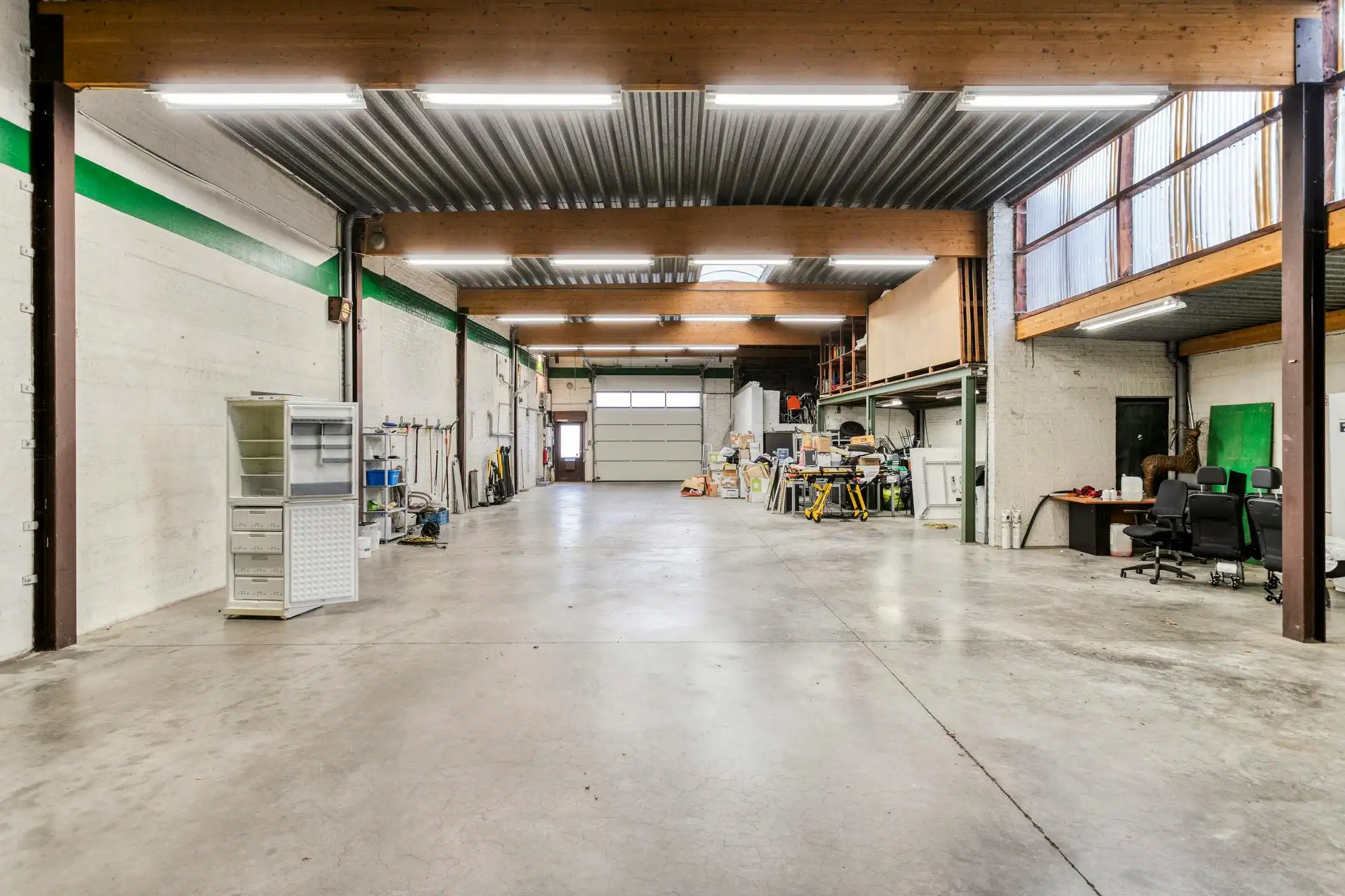 Magazijn van circa 1.285 m² met woning te koop in Bellegem foto 16
