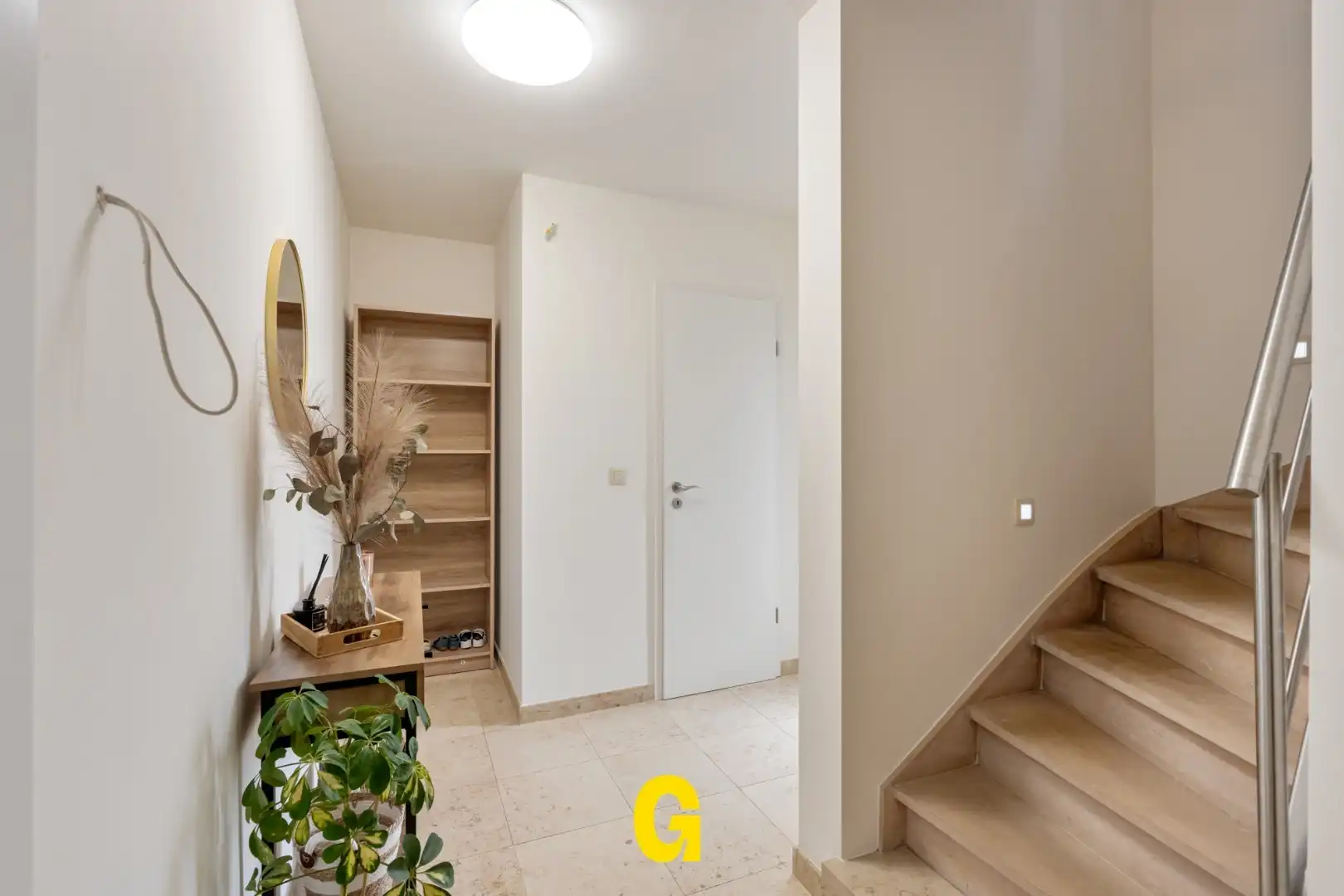 Knappe grondig gerenoveerde woning met drie slaapkamers, inpandige garage en tuin op 4a48ca, EPC label A. foto 4