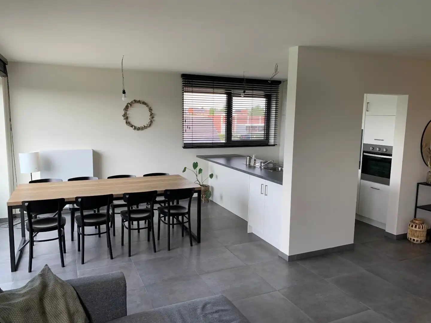 GEZELLIG APPARTEMENT MET 2 SLAAPKAMERS, TERRAS, KELDER EN 1 AUTOSTANDPLAATS TE BILZEN!  foto 7