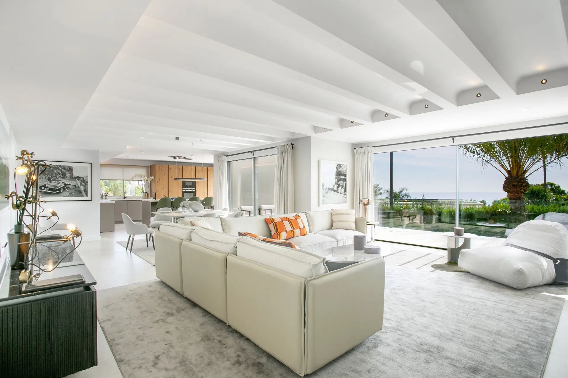 Adembenemende luxe op de Golden Mile – een villa waar elegantie en exclusiviteit samenkomen foto 2