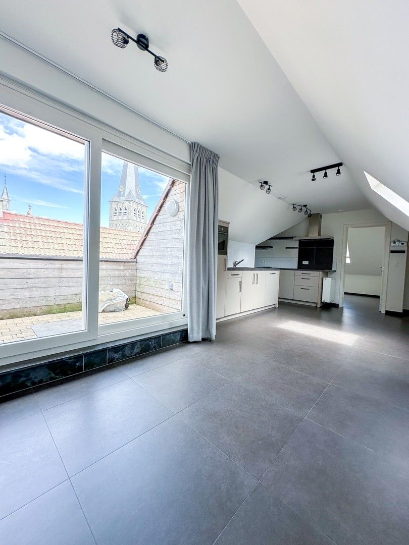 Instapklaar 2-slaapkamerappartement in het centrum van Zomergem foto 3
