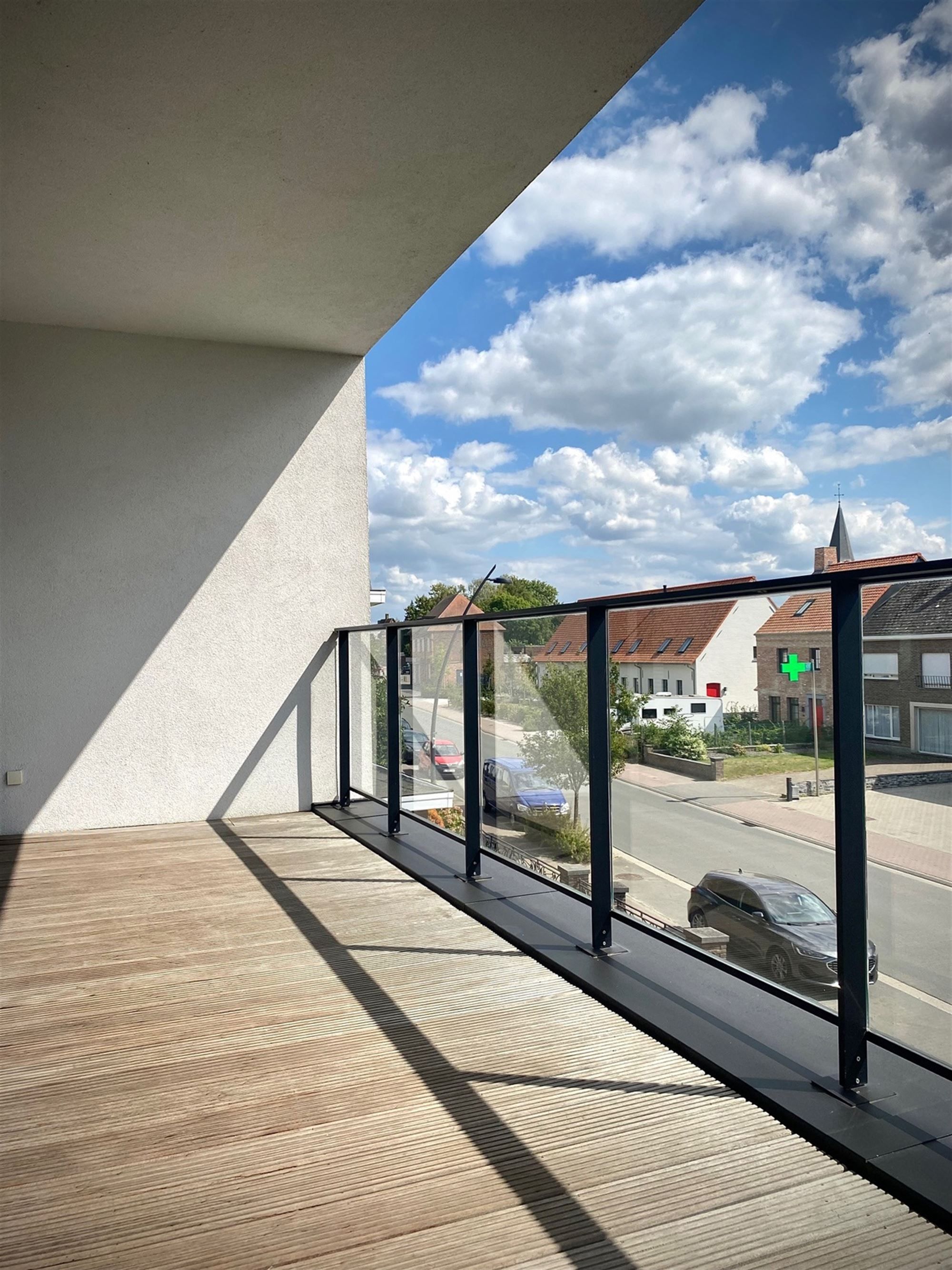 Instapklaar APPARTEMENT (1ste verdieping) met 2 slaapkamers, ruime terrassen (2), garage  & autostaanplaats  foto 10