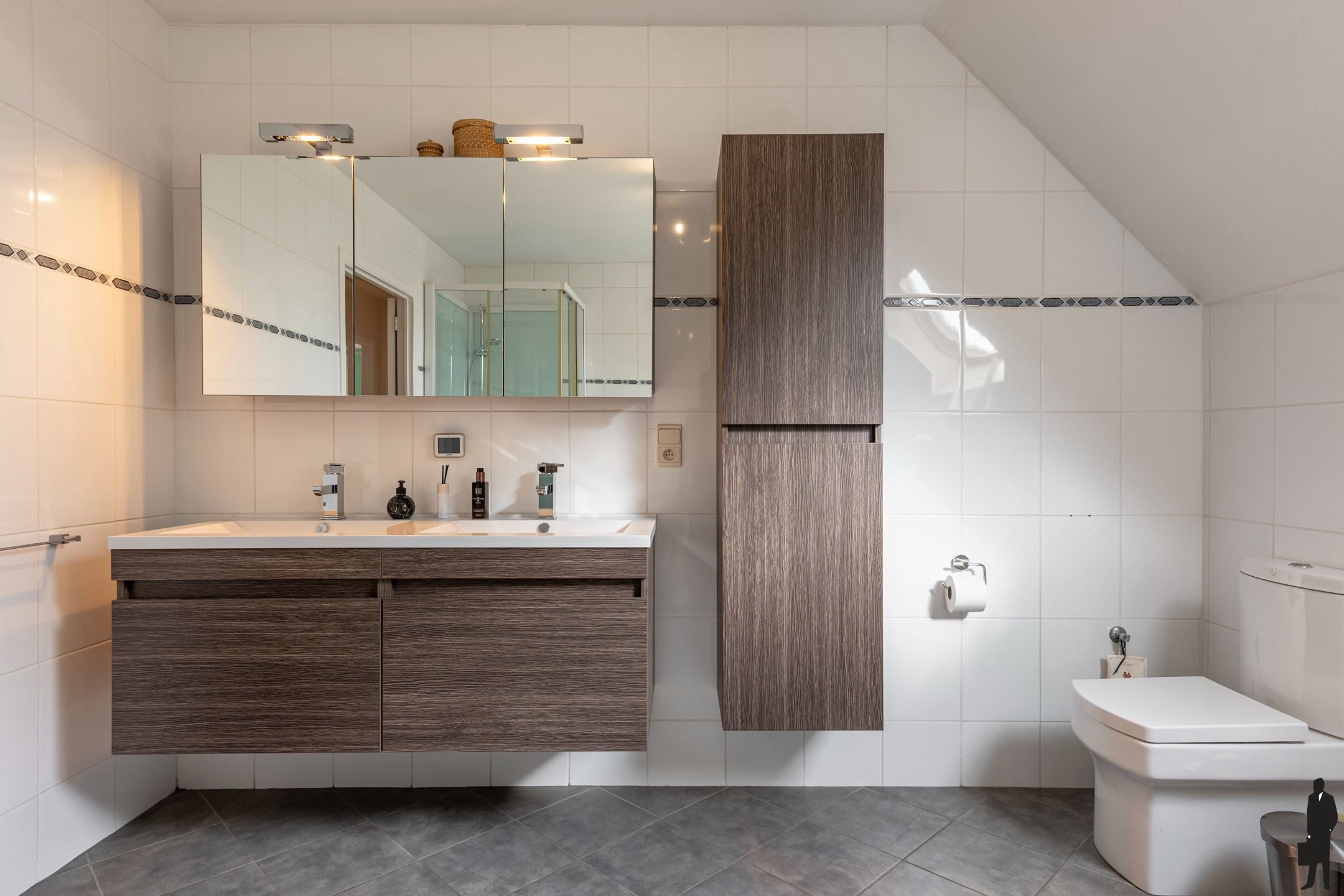 Gezinswoning met 3-4 slpks, 2 bdks op perceel van ca. 721m² foto 19