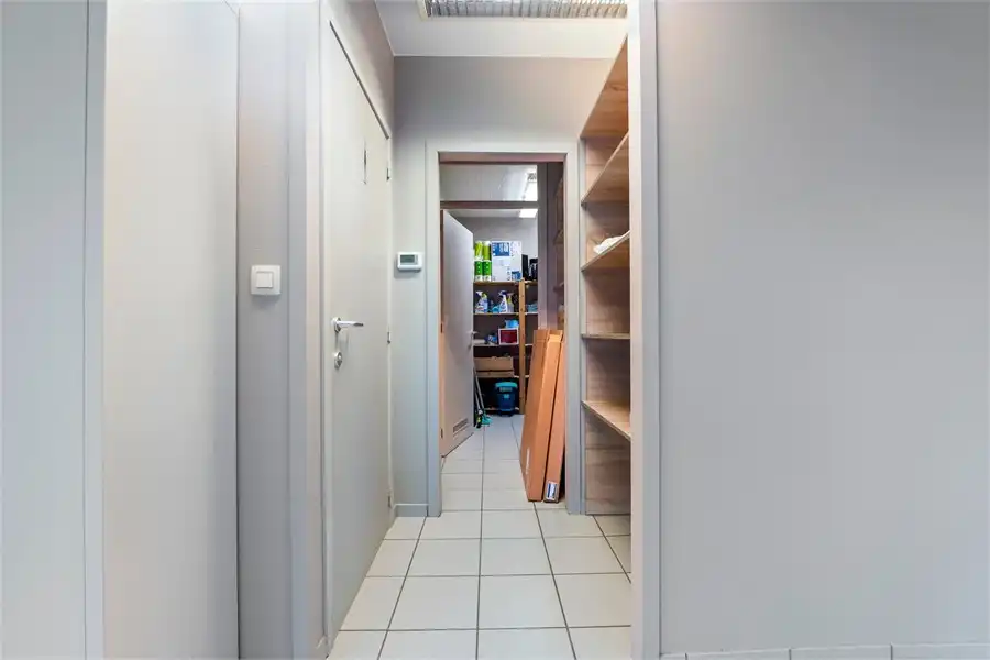 RUIME KANTOORRUIMTE VLAKBIJ HET CENTRUM VAN SINT-TRUIDEN foto 12