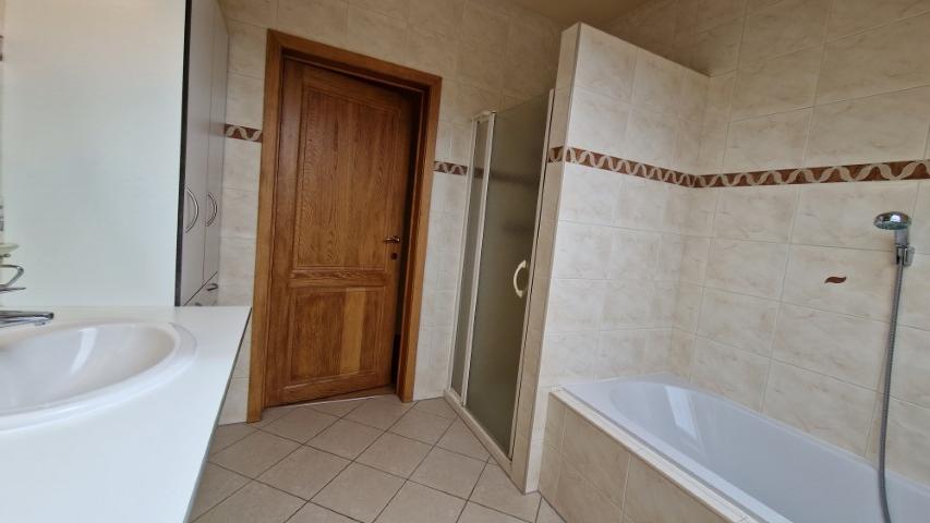 Perfect onderhouden VILLA, open bebouwing op 10 are 95 ca. foto 29