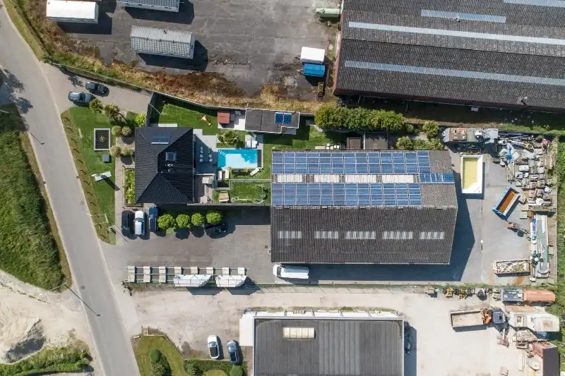Magazijn met villa te huur foto 3