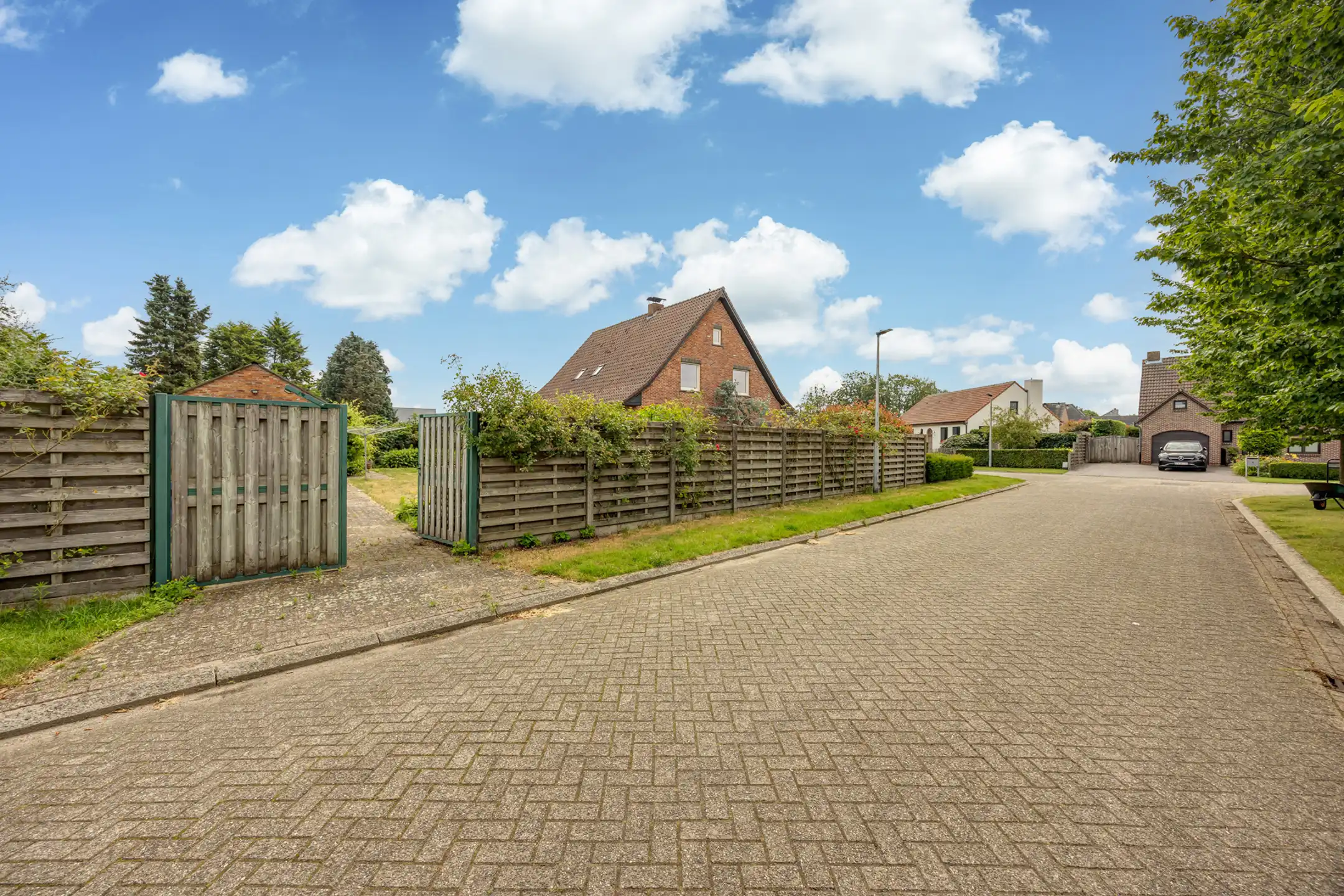 Instapklare woning met 4 slaapkamers op 865 m² foto 2