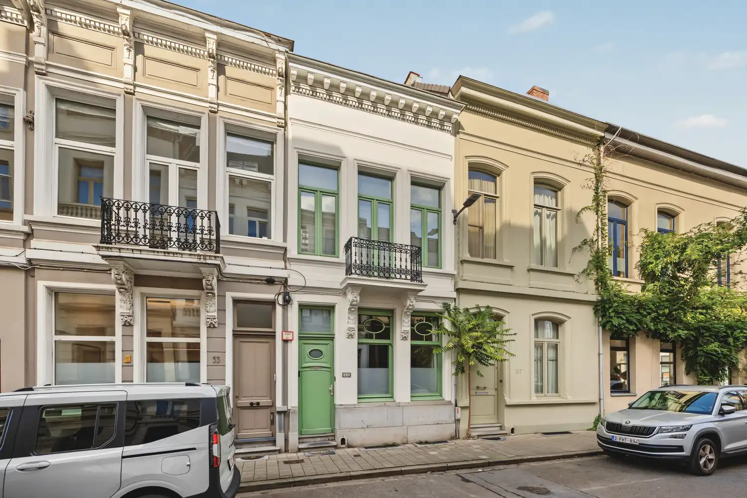 Karaktervol herenhuis met arte-déco aan de Dageraadplaats foto 3