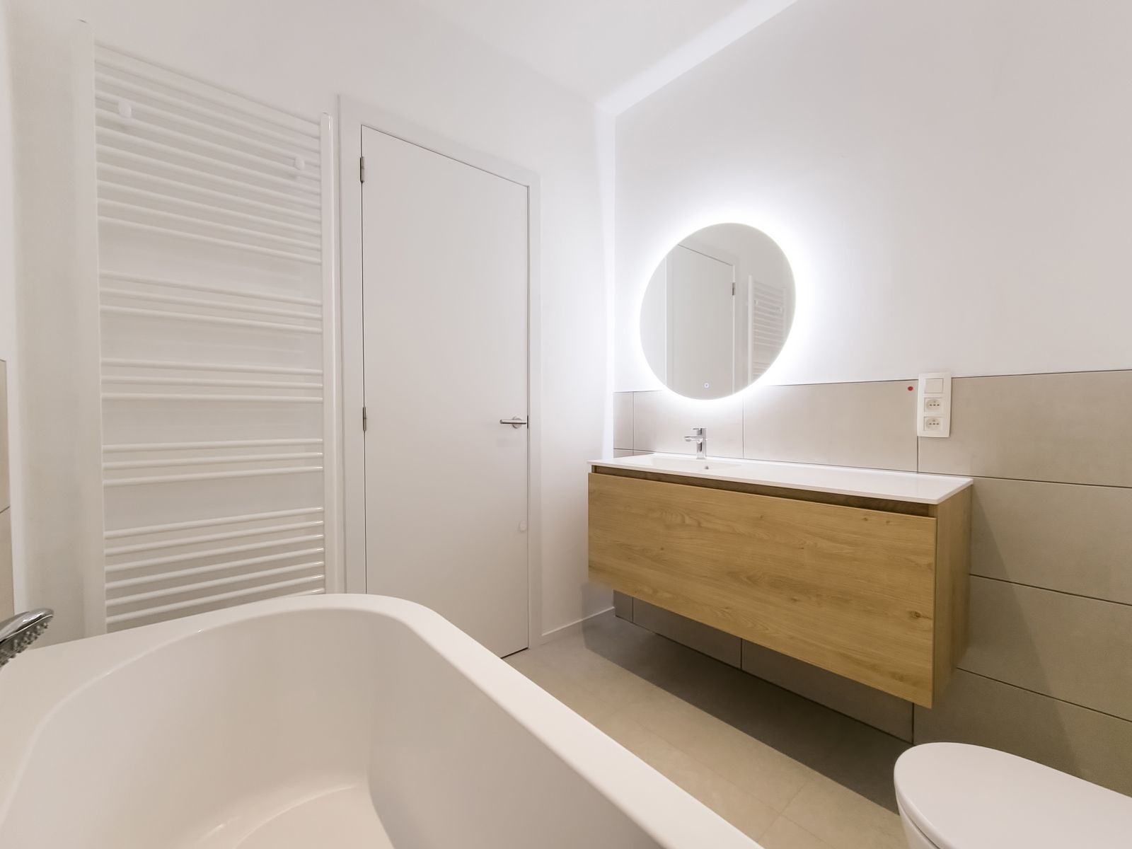 Rustig en comfortabel 3slpk appt. met zicht op park  foto 19