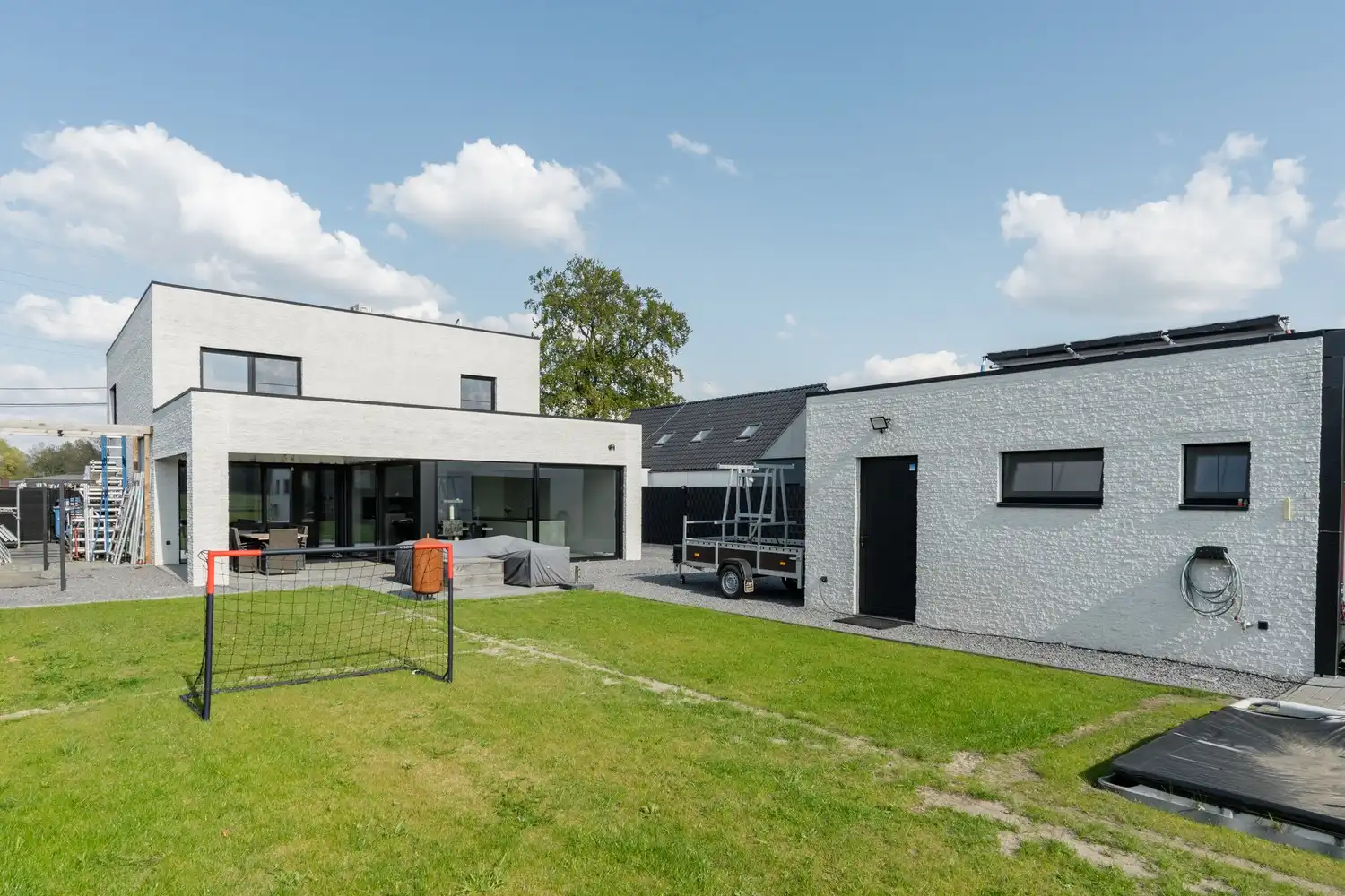 Moderne architecturale woning (2022) met 3 slaapkamers, bureau, kelder en ruime tuin te Pelt foto 32