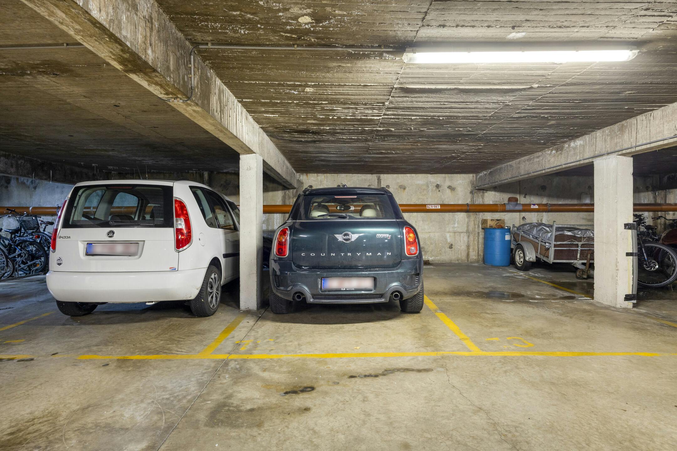 Instapklaar 2-slaapkamerappartement te koop in Berchem foto 15