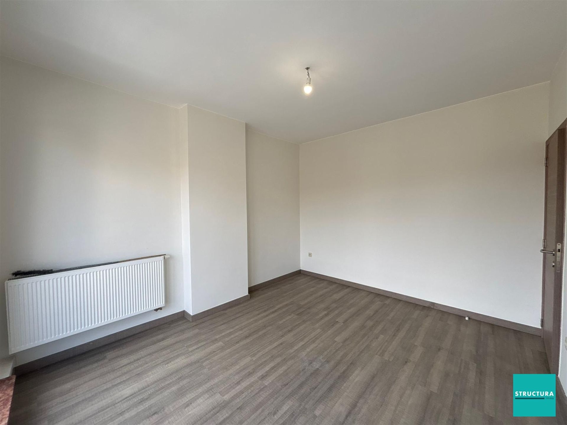 Volledig gerenoveerde, ruime woning met vlotte bereikbaarheid! foto 17