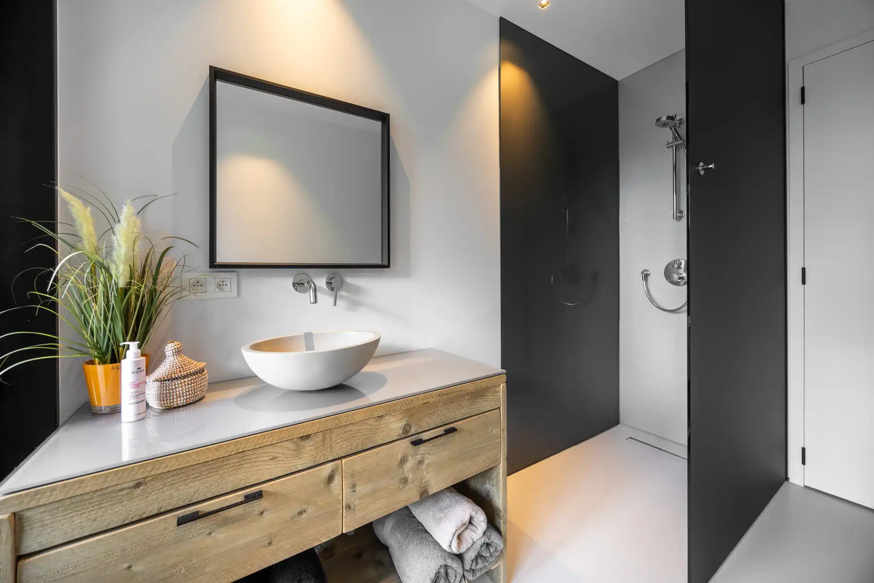 Ruime moderne luxe villa met zwembad op ca. 2339 m². foto 23