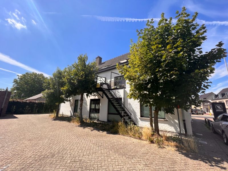 --- NIEUW --- Volledig vernieuwd (89m²) appartement met 2 grote slaapkamers, een&nbsp;terras en een gedeelde autostaanplaats. foto 12