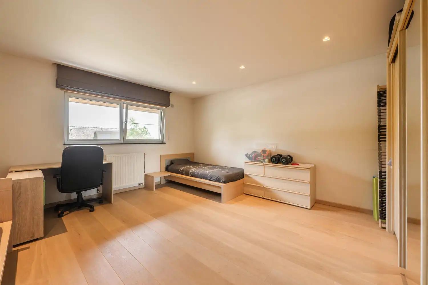 Ruime woning met praktijkruimte te Ruiselede. foto 16