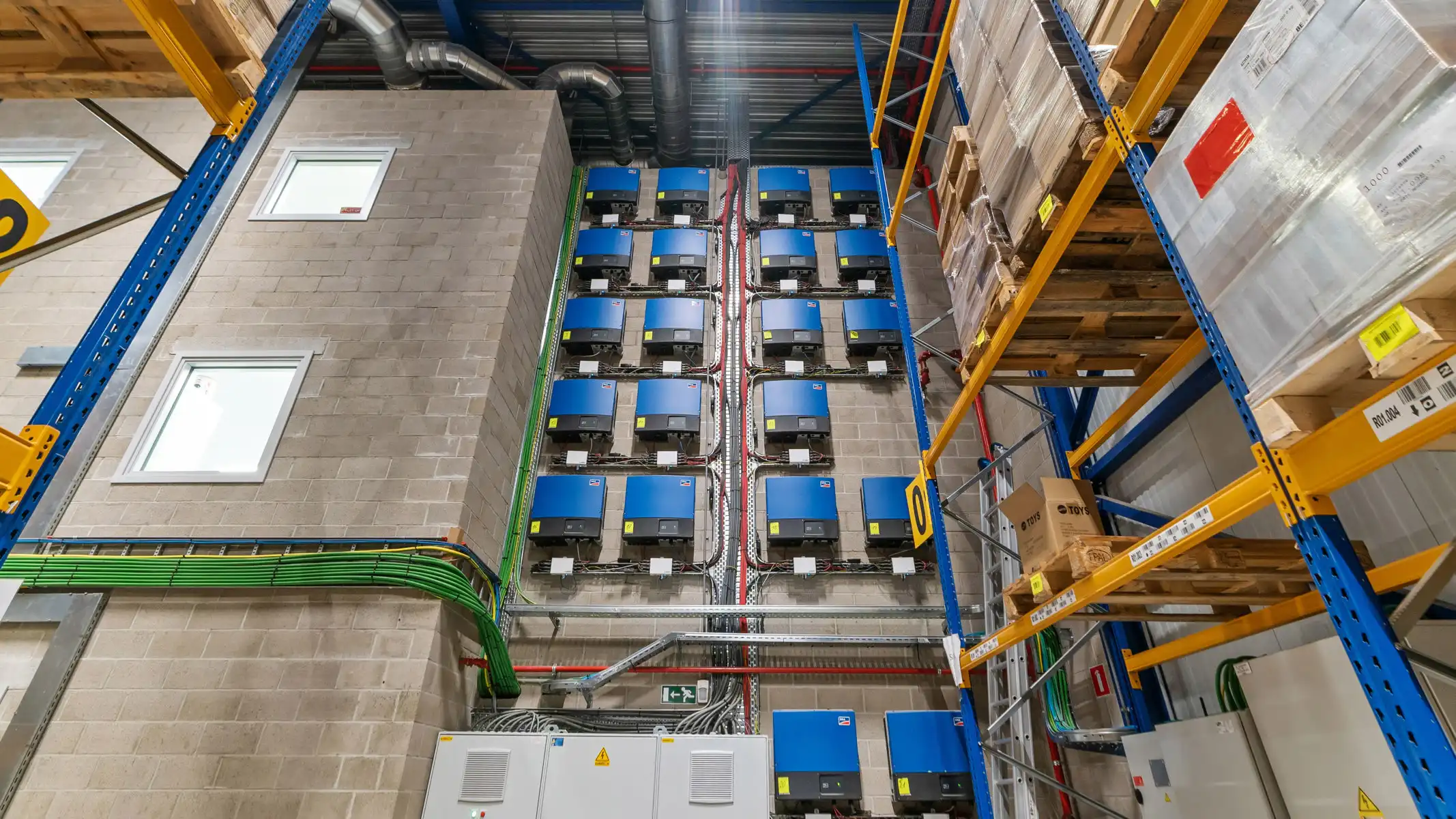 Volledig uitgerust distributiecentrum in nieuwbouwstaat foto 43