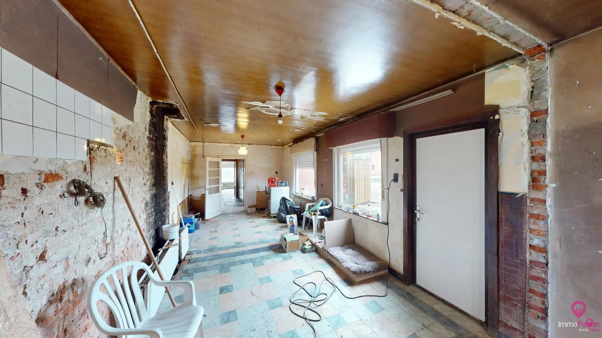 Uniek renovatieproject op centrale ligging met grote tuin! foto 9