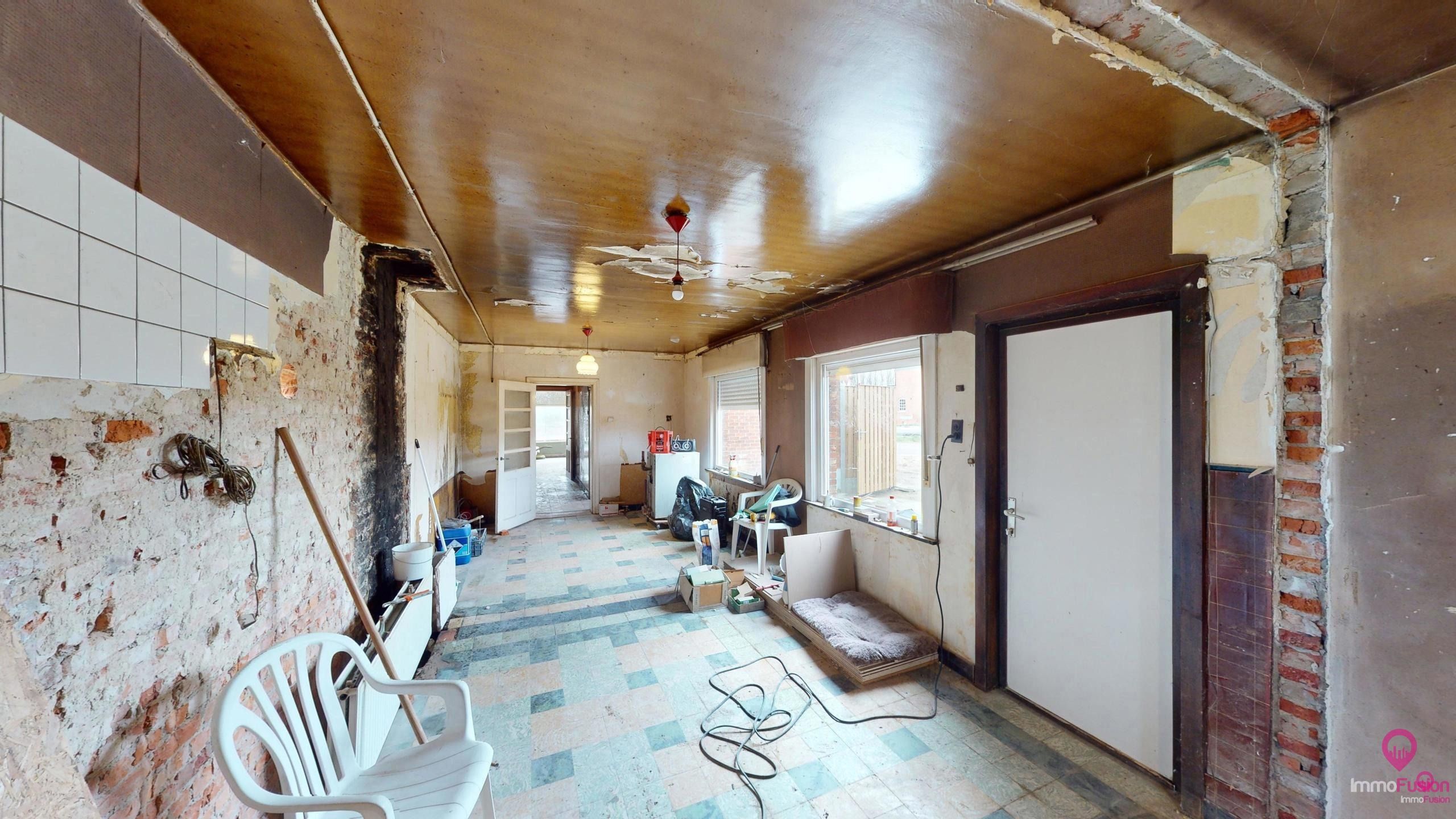 Uniek renovatieproject op centrale ligging met grote tuin! foto 9