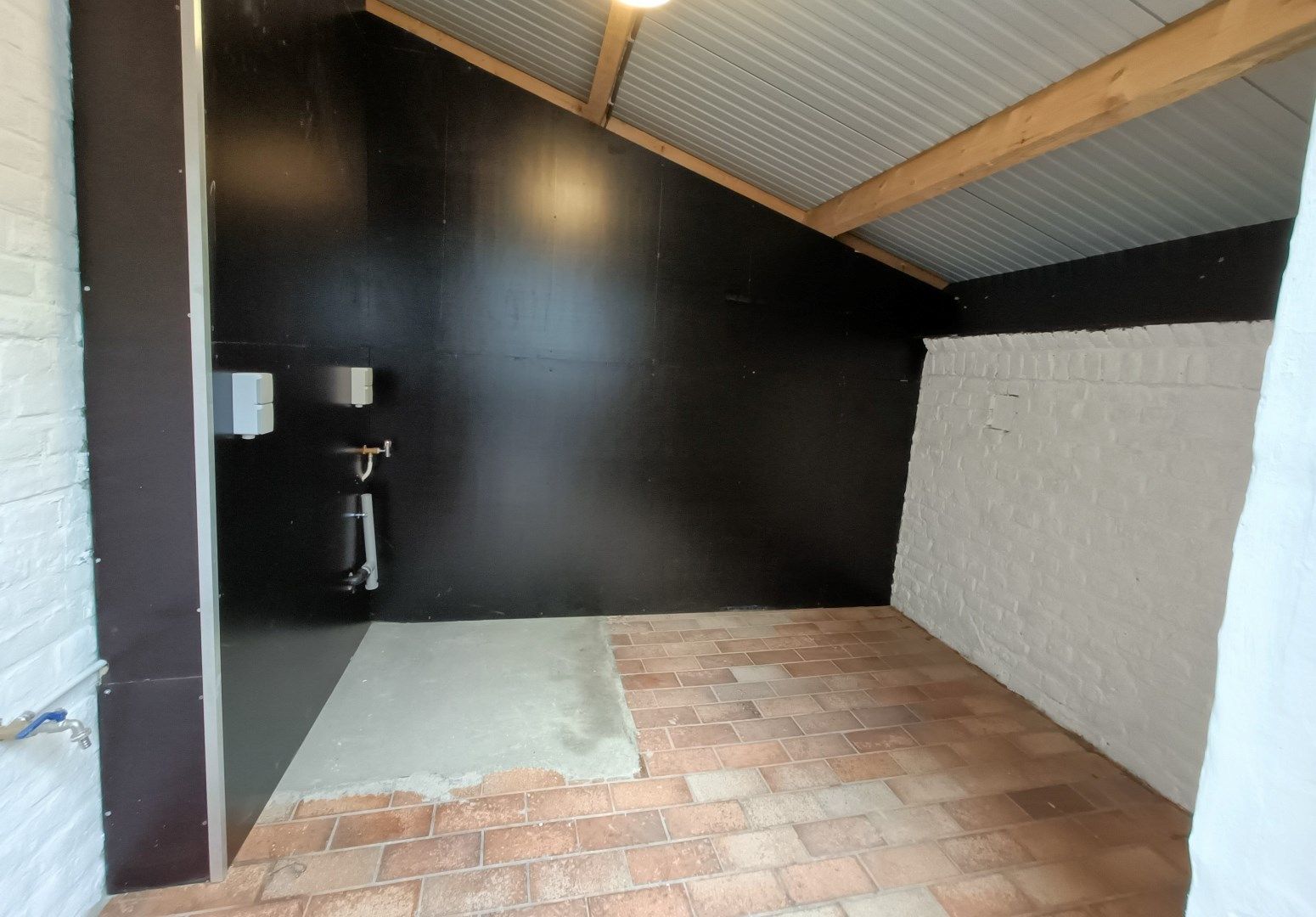 VERNIEUWDE RIJWONING MET STADSTUIN foto 6