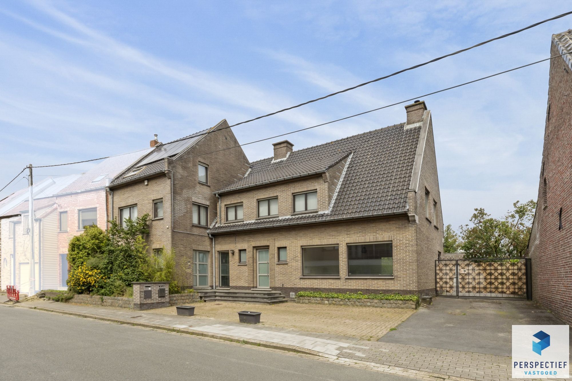 RUIME woning met 7 slpk met tal van mogelijkheden op gunstige ligging foto 2