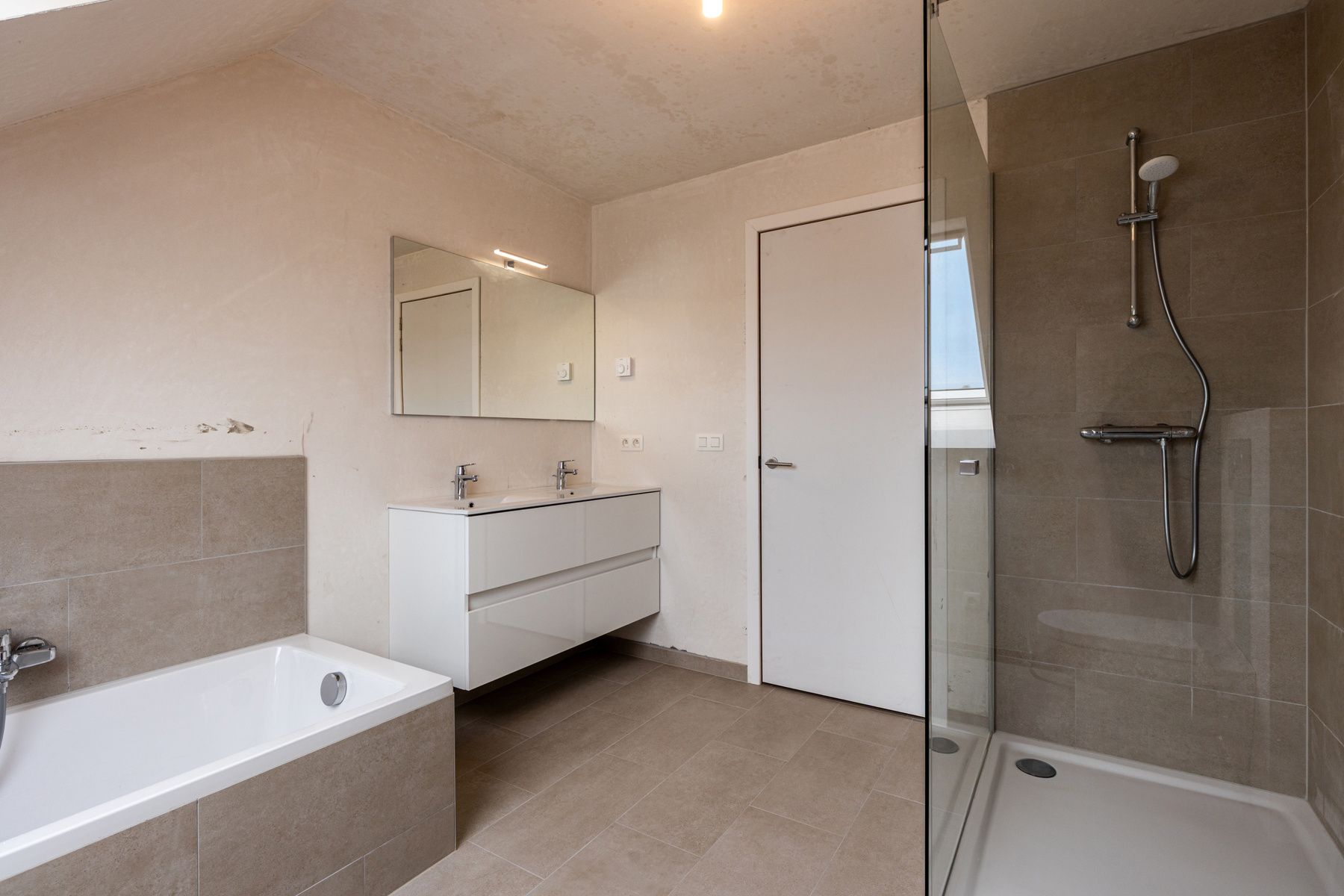 Nieuwbouw duplex appartement met ruim terras in het centrum foto 15