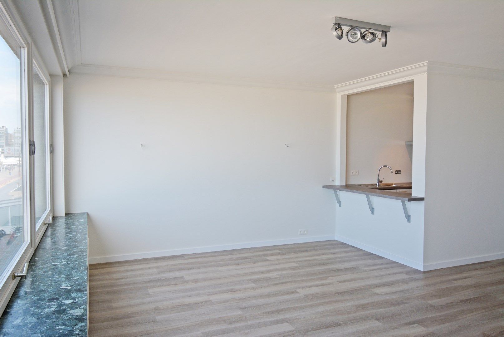 Gerenoveerd, ruim appartement op de Zeedijk Albertstrand foto 2