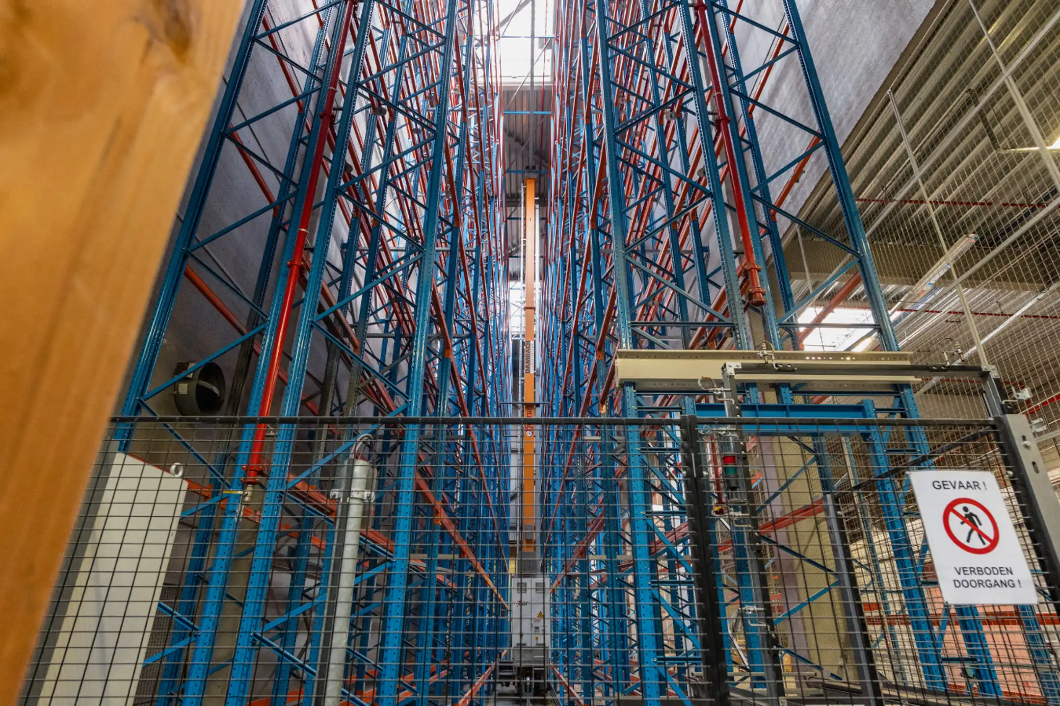 Modern bedrijfsgebouw langs E17 in Zwijndrecht foto 39