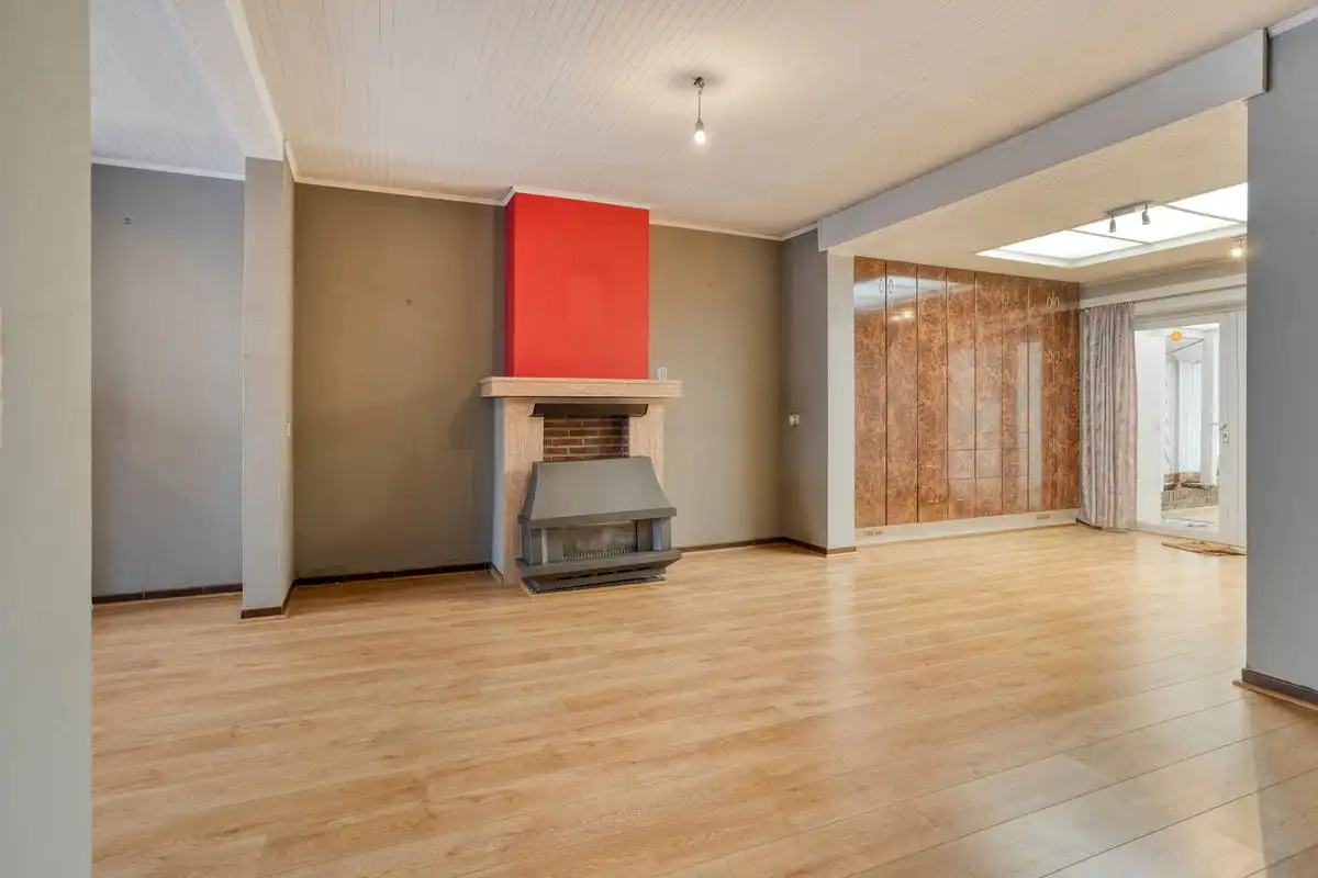 Te renoveren huis met 2 slk en tuin te koop in Wevelgem foto 2