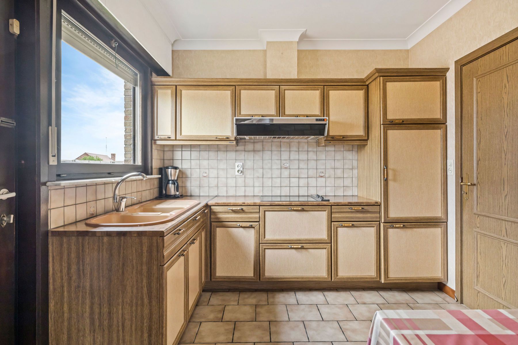 Sfeervolle bungalow met tuin en garage op rustige topligging foto 12