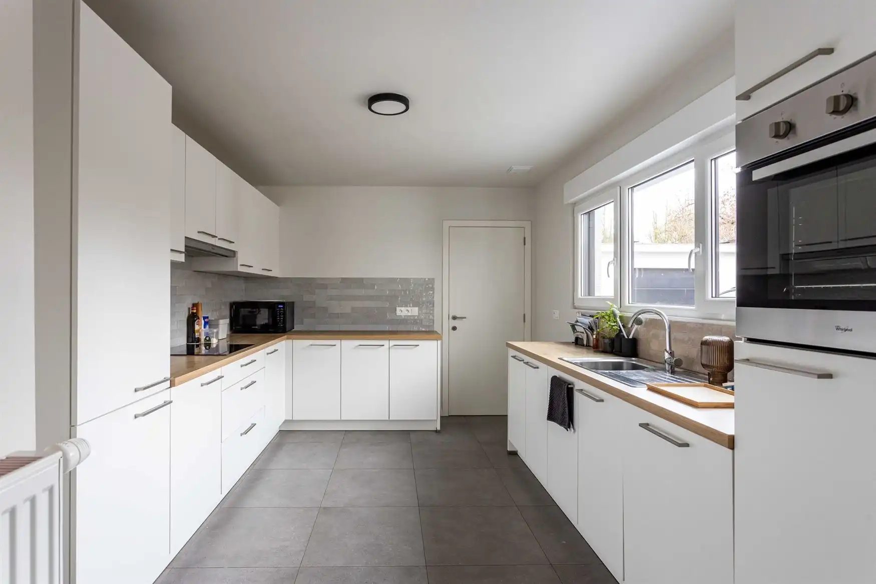 Volledig gerenoveerde gezinswoning met tuin in Drongen foto 4